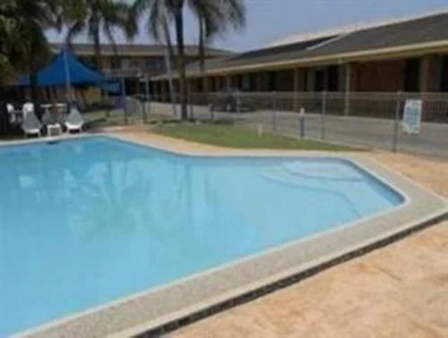 Adrift By The Beach Holiday Units