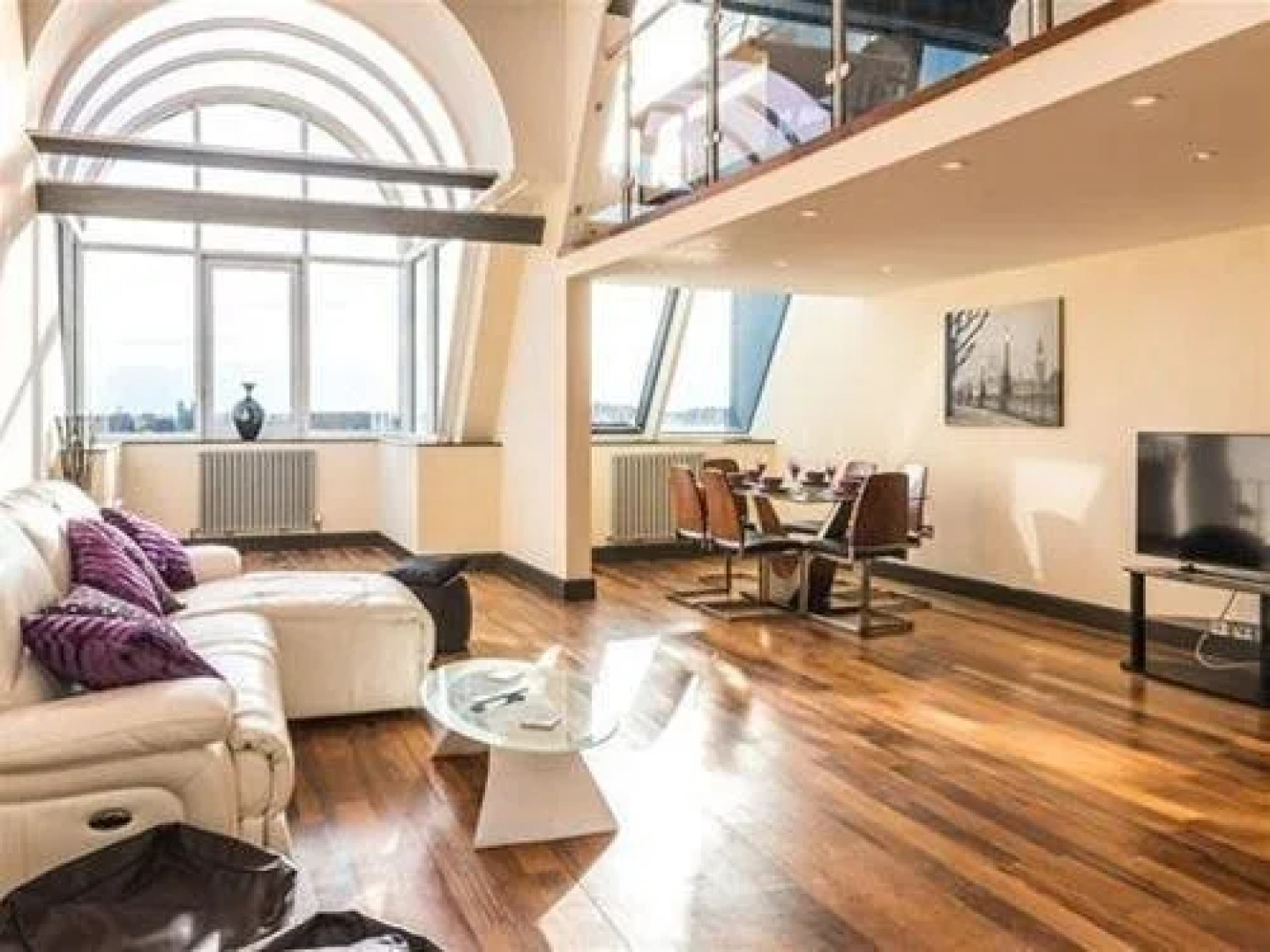 Shelton House Apartment