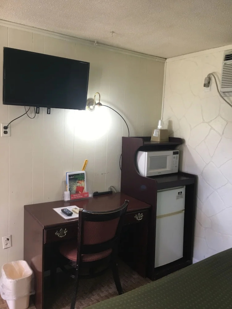 Traveler's Inn Motel