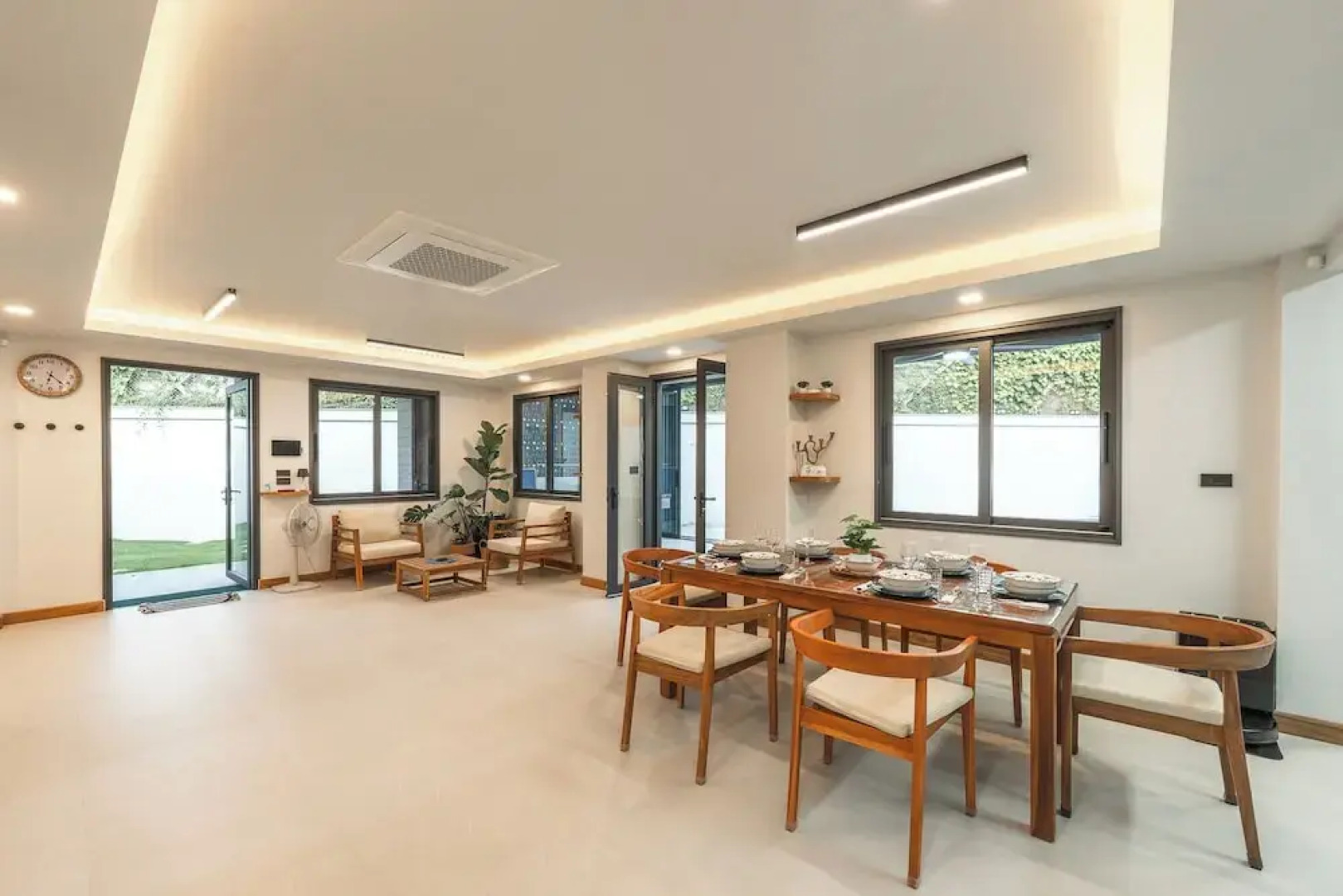 Pool Villa  Bathtub  Pool Table V215