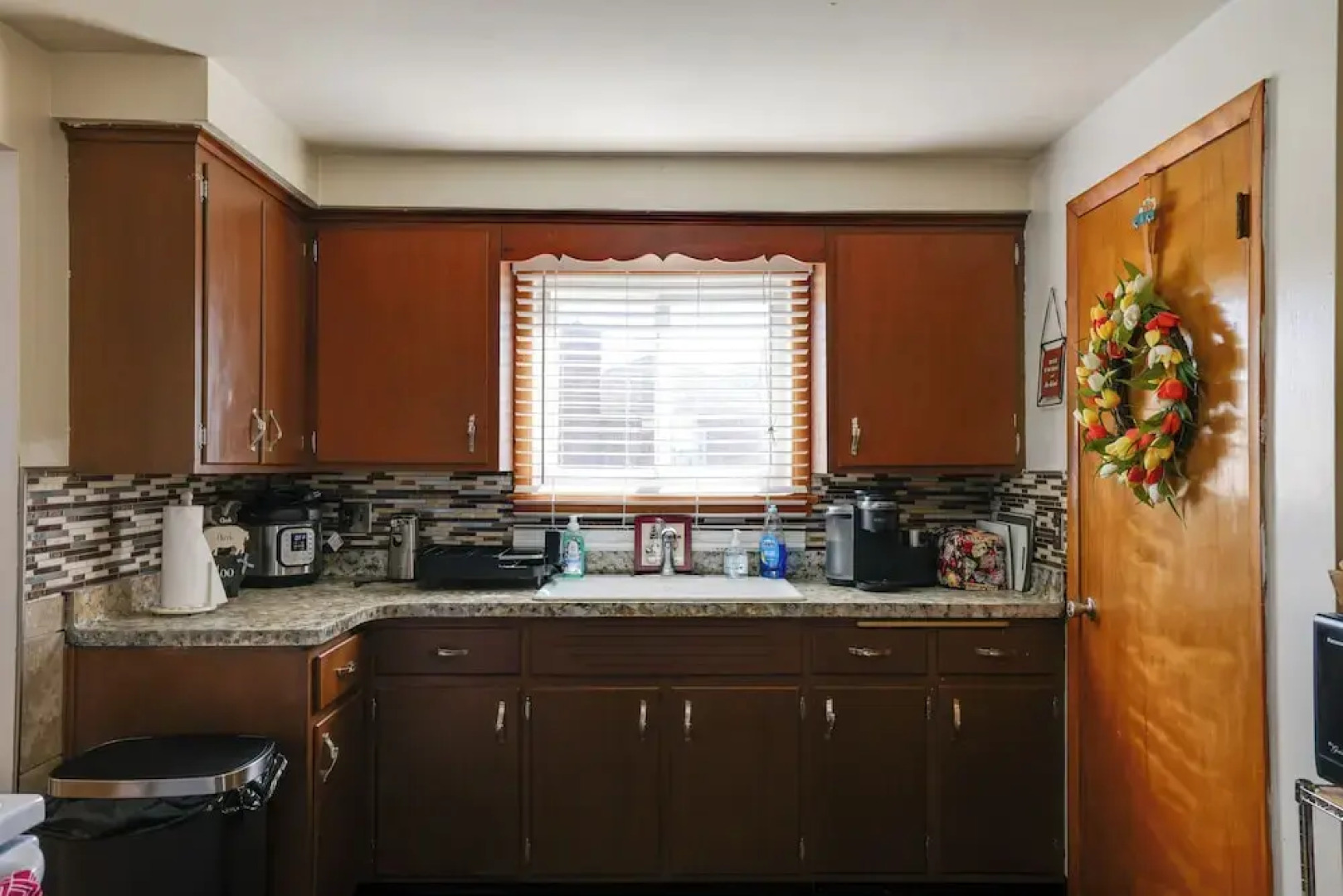 Large Private Yard: Home 14 Mi to Niagara Falls!