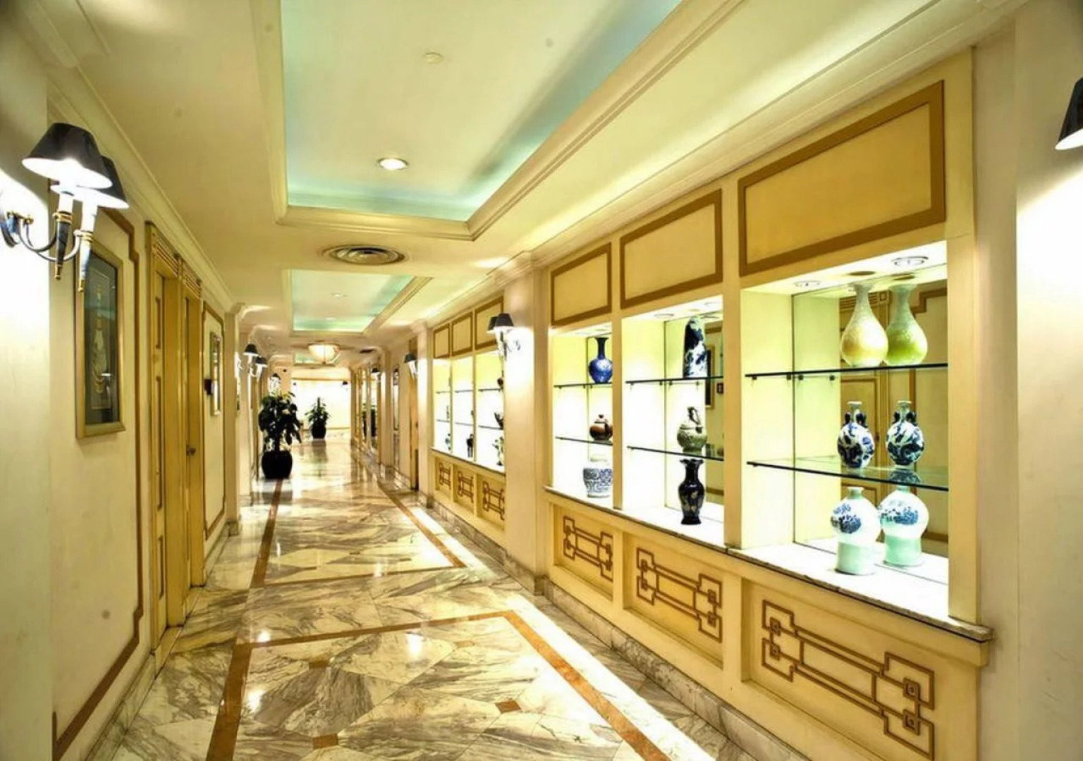 Howard Johnson Ginwa Plaza Hotel