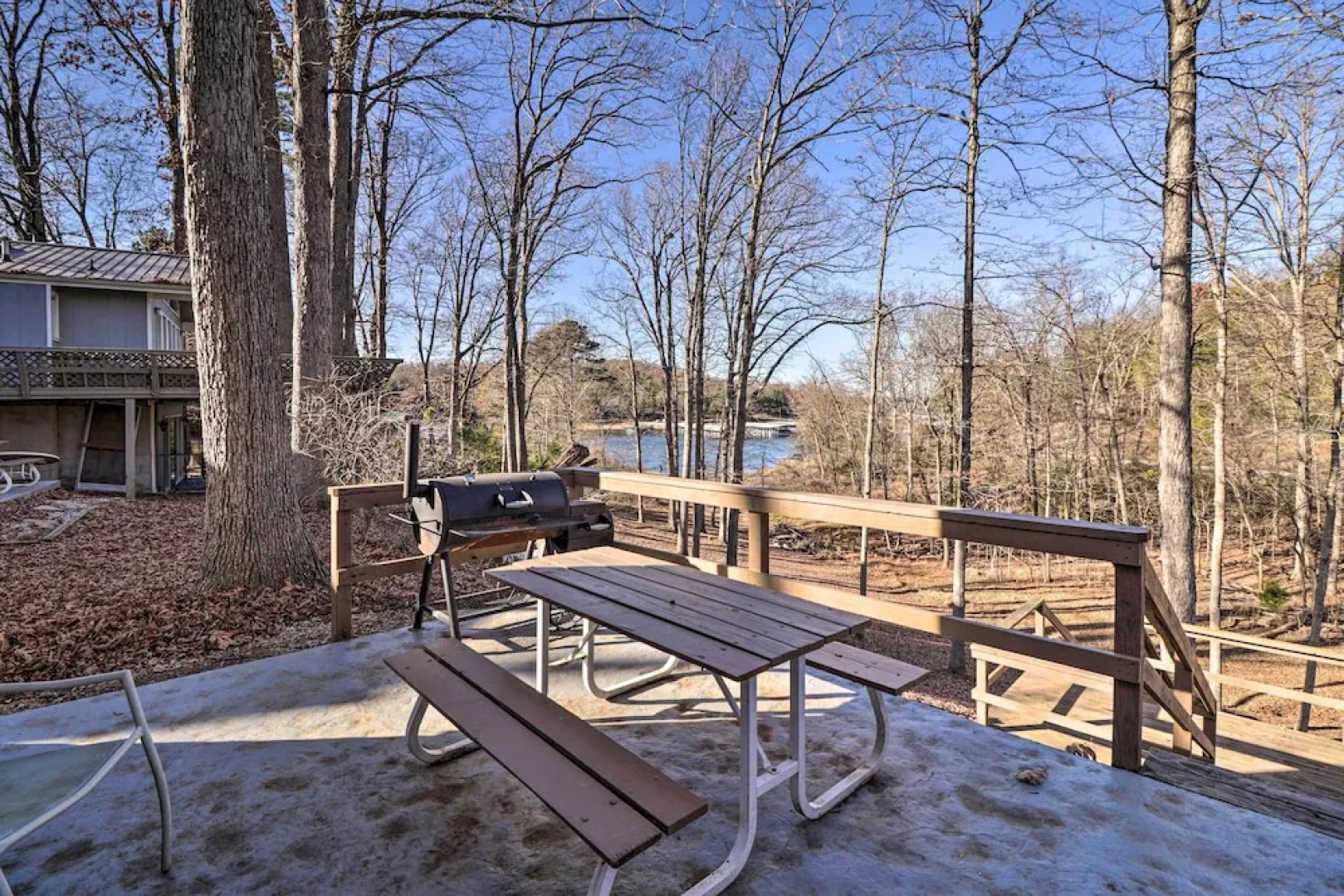 The Captains Quarters in Rogers w/ Covered Porch!