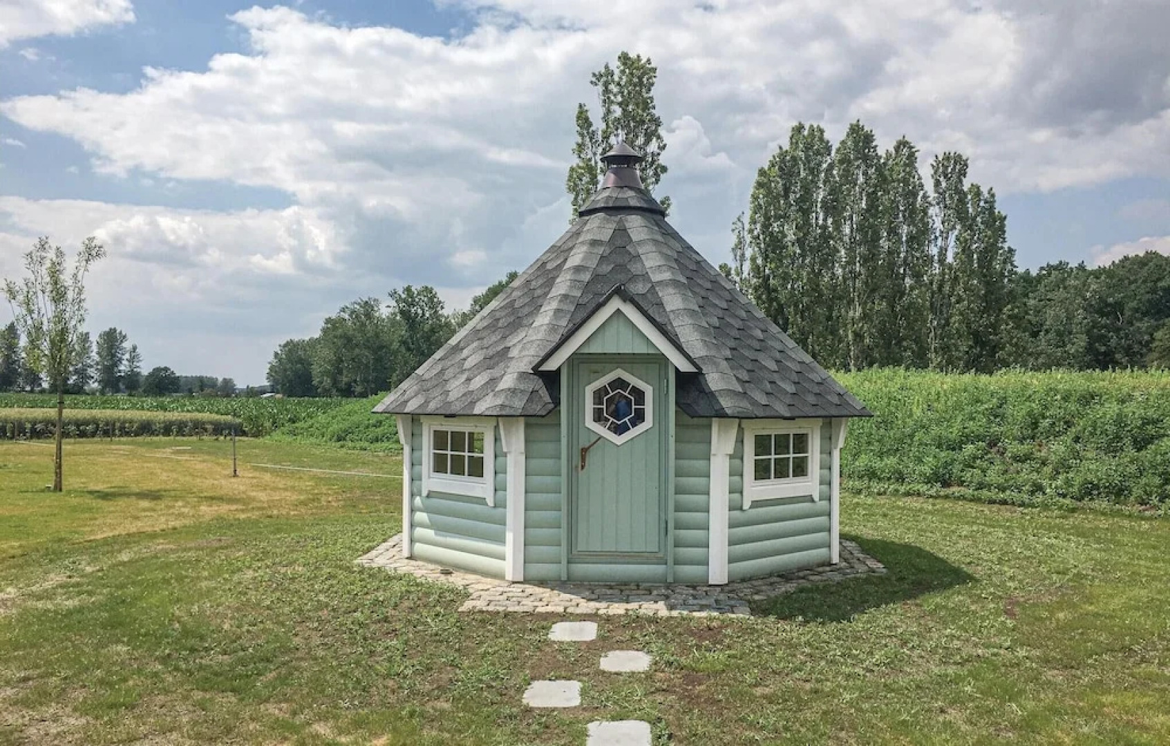 Stunning Home in Wellen With 4 Bedrooms and Wifi