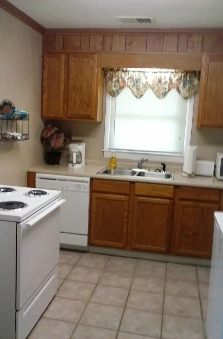 Phillips Historic Motel & Cottages