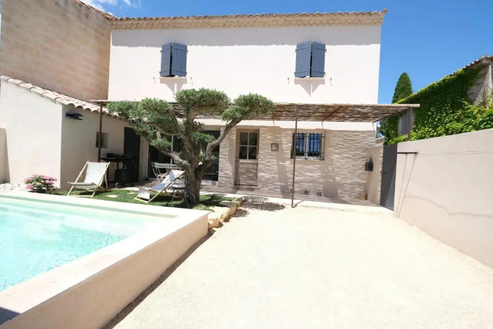 Maison de village avec piscine privée au coeur du village d'Aureille, 6 personnes LS1-386 PROUVENCO