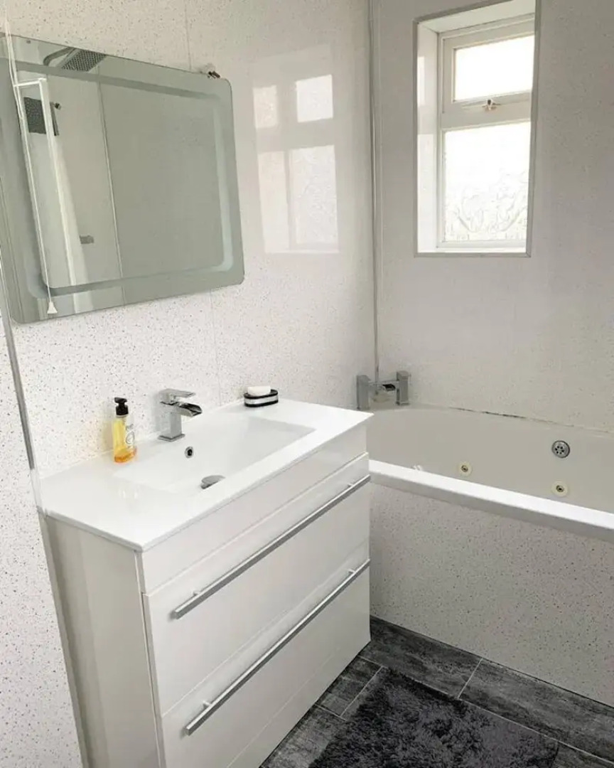 Stunning 2-bed House in Pembroke Dock