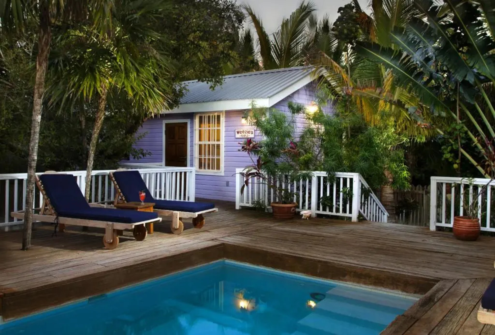 Weezie's Ocean Front Hotel and Garden Cottages