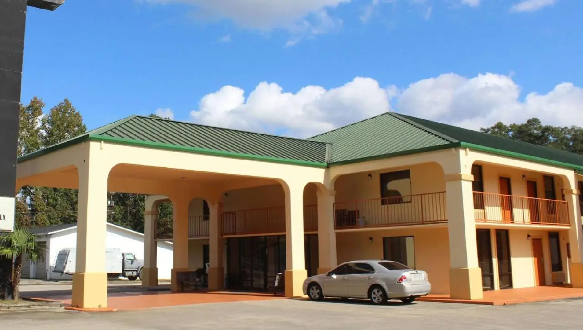 Days Inn & Suites by Wyndham Brewton