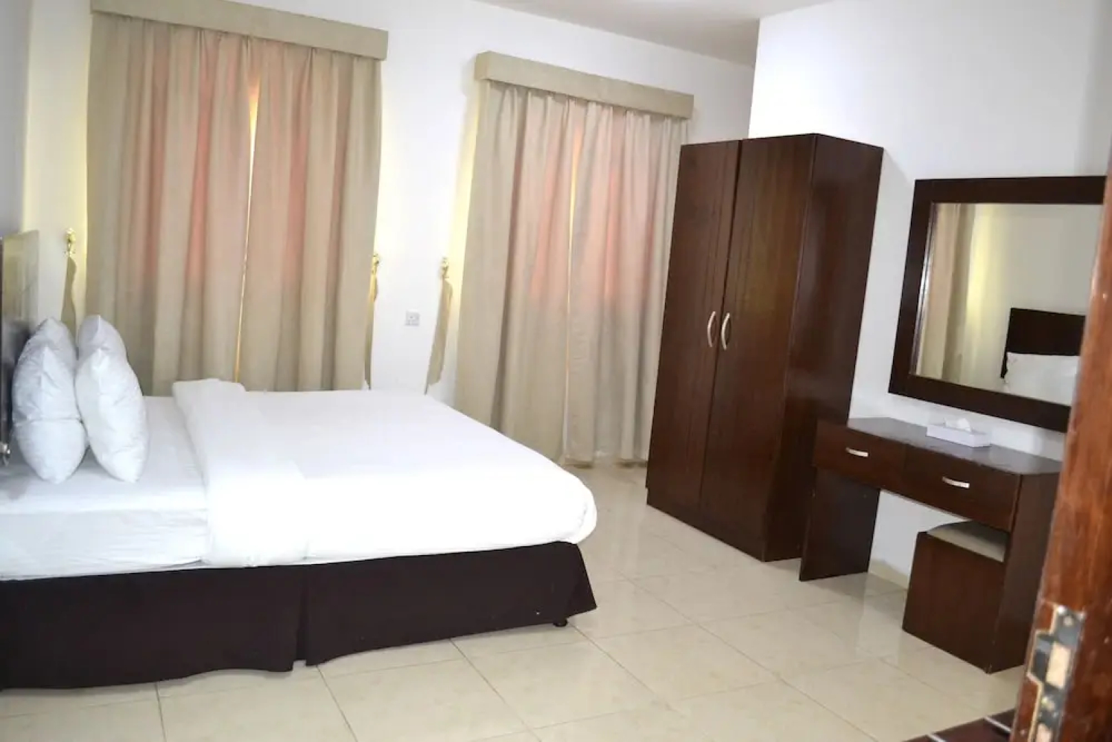 Star Emirates Furnished Apartments 2