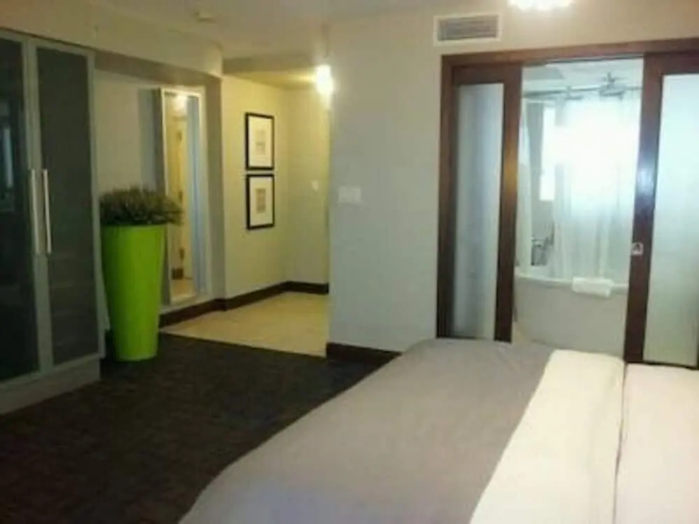 Strand Ocean Drive Suites