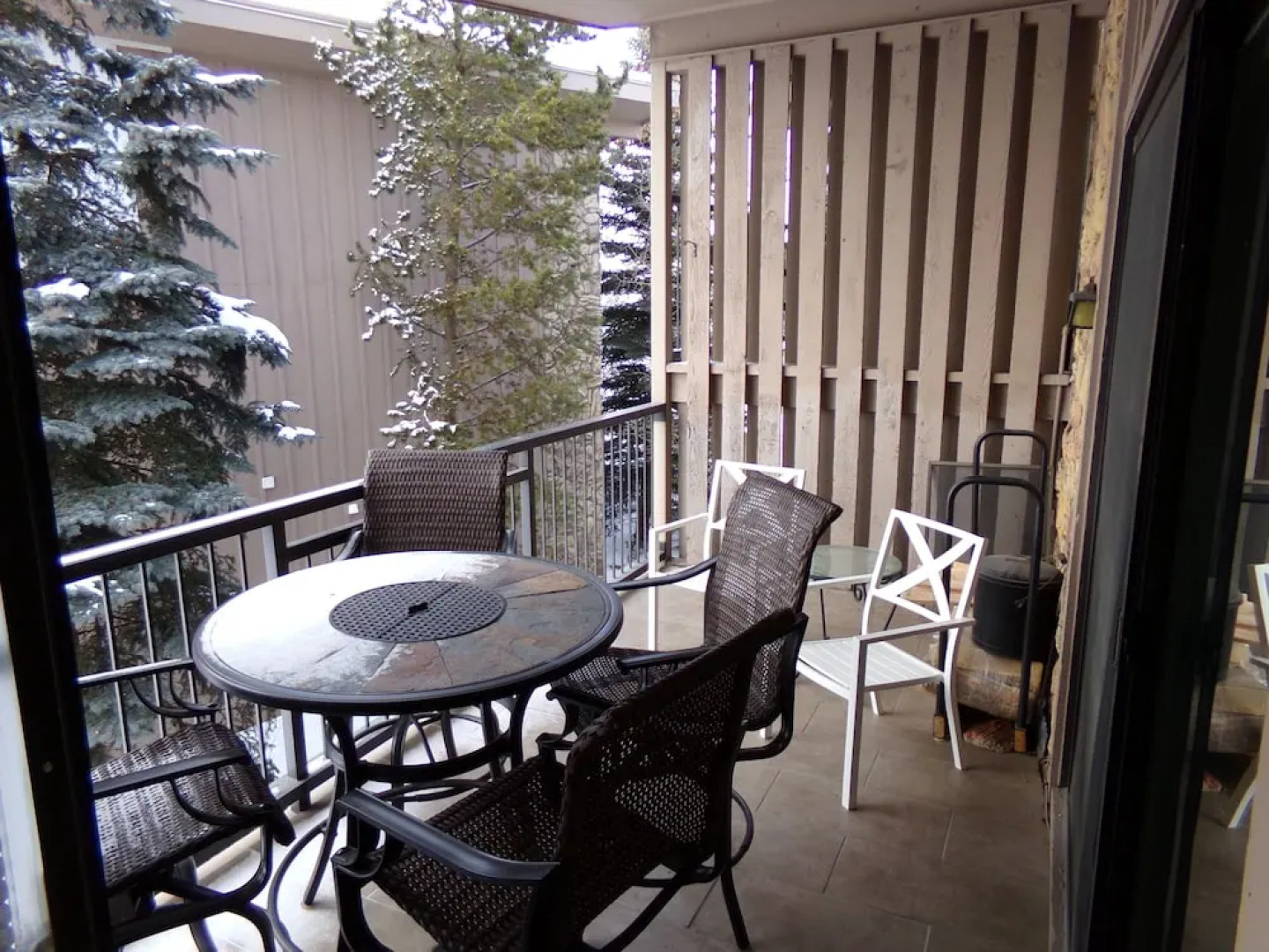 Lake Cliffe 2 Bed 2 Bath Views - 2 Br condo by RedAwning