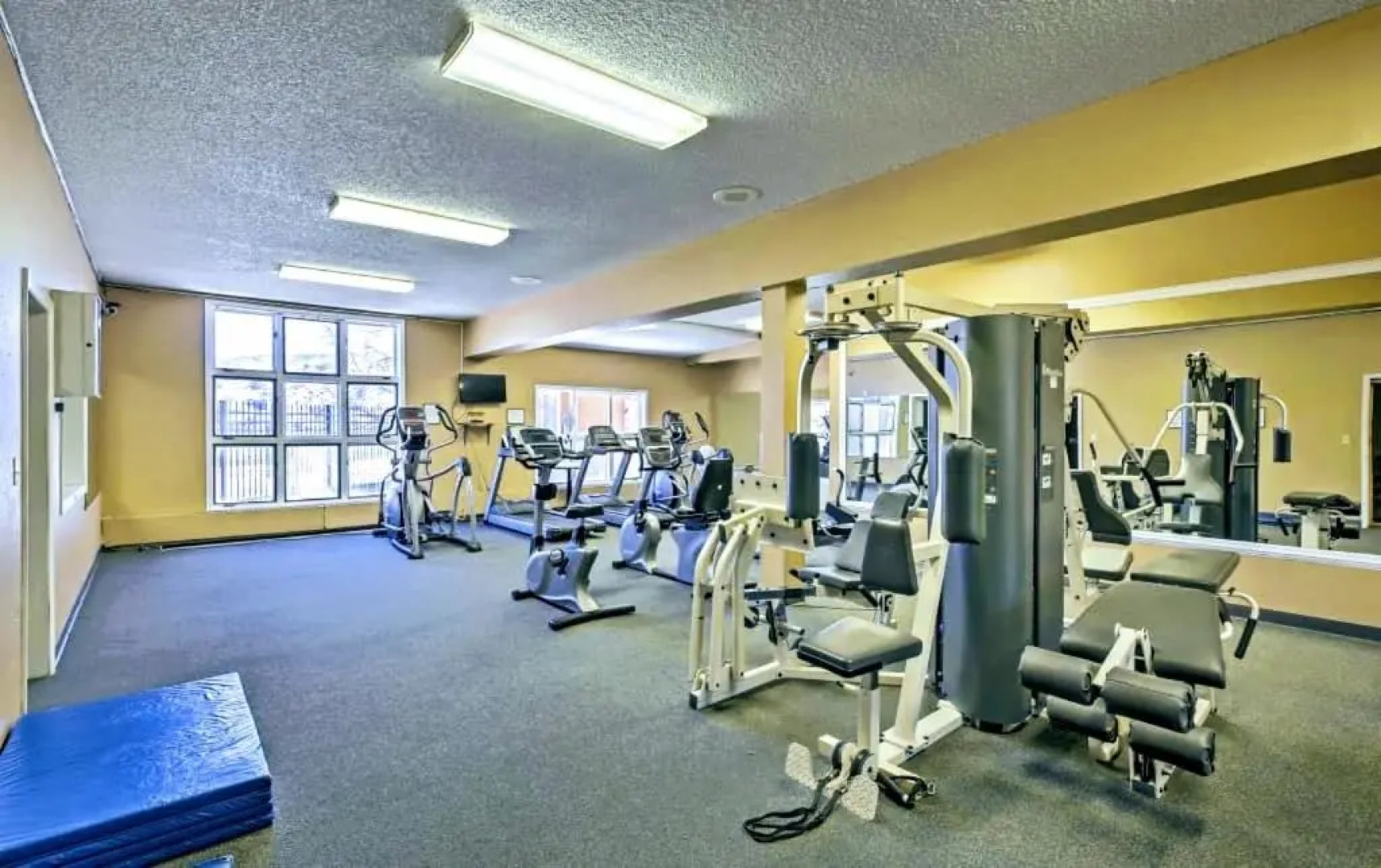 DOCO Rocky Mountain Vacation Rental-Queen Suite with Resort Amenities