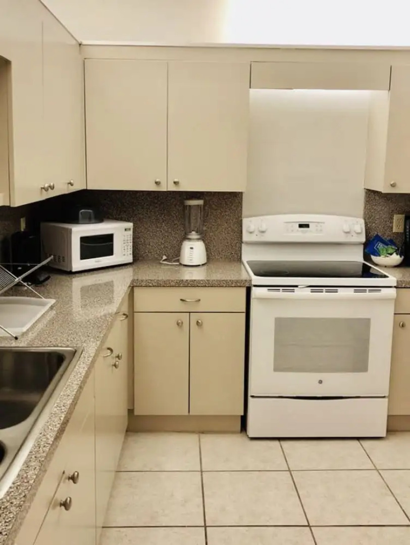 Stunning Spacious Miami Beach 3 Bedroom Condo 6 Guests