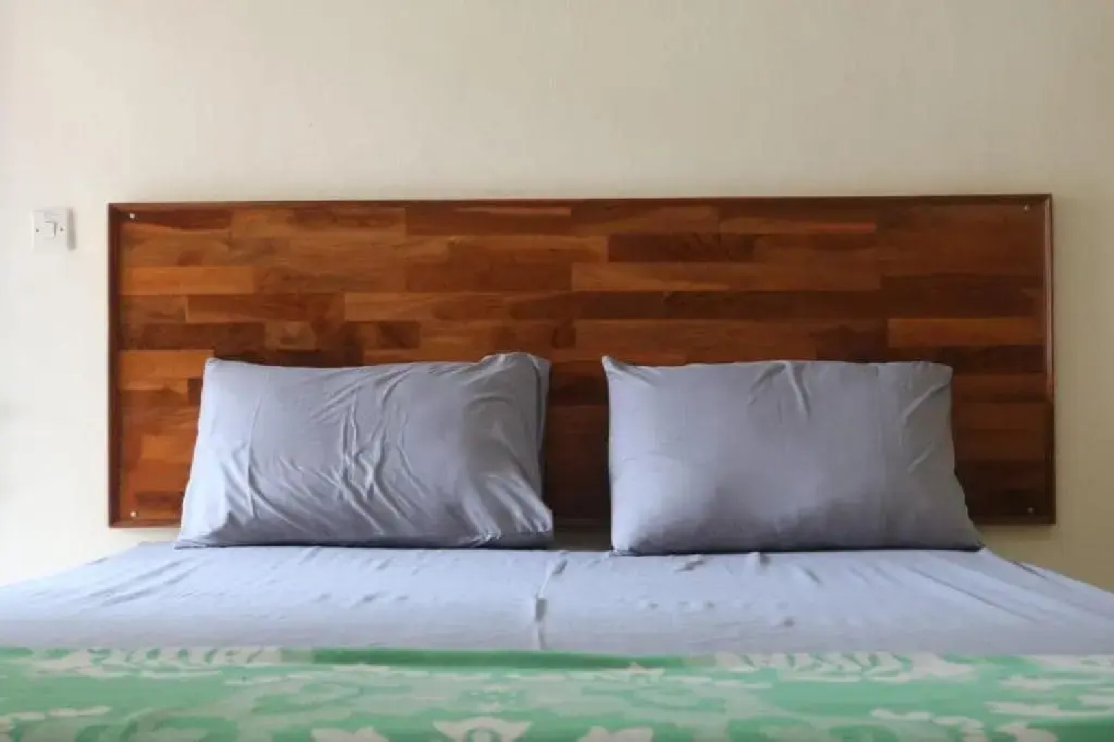 Rifaraz Syariah Hotel by OYO Rooms