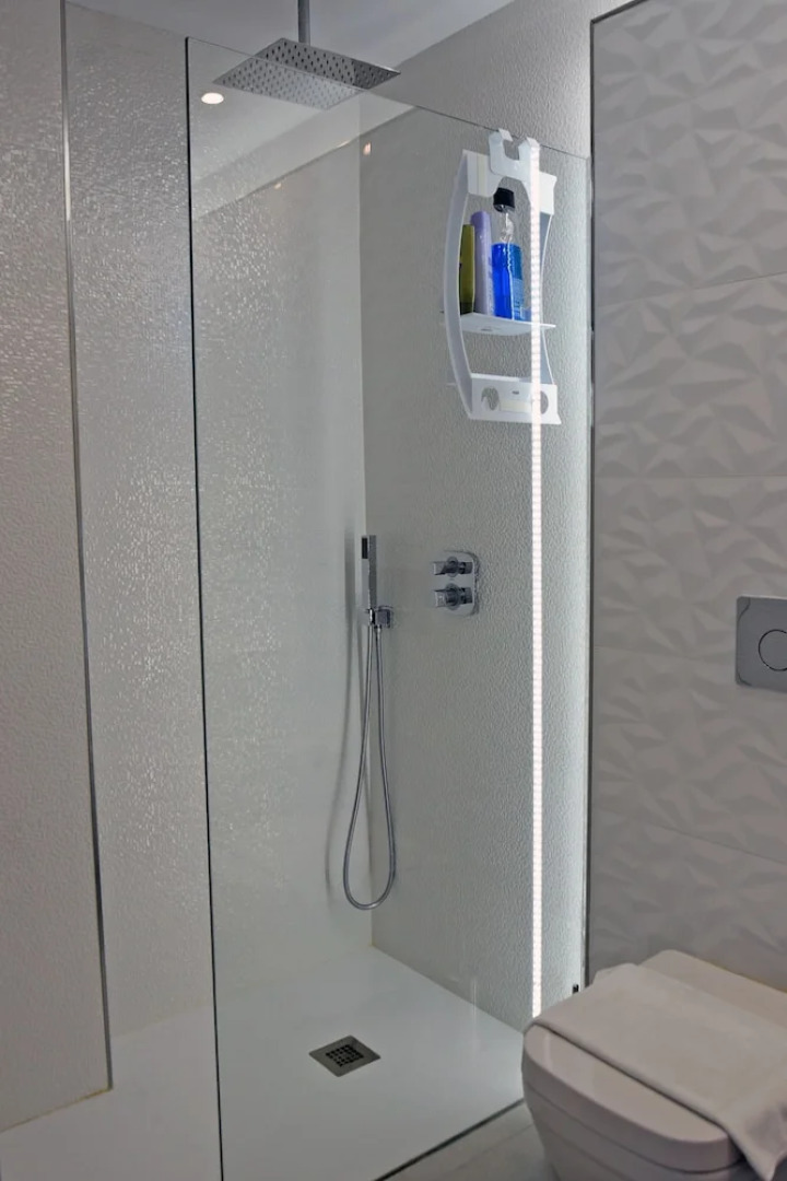 Luxury Apartment on the Beach with Pool 6