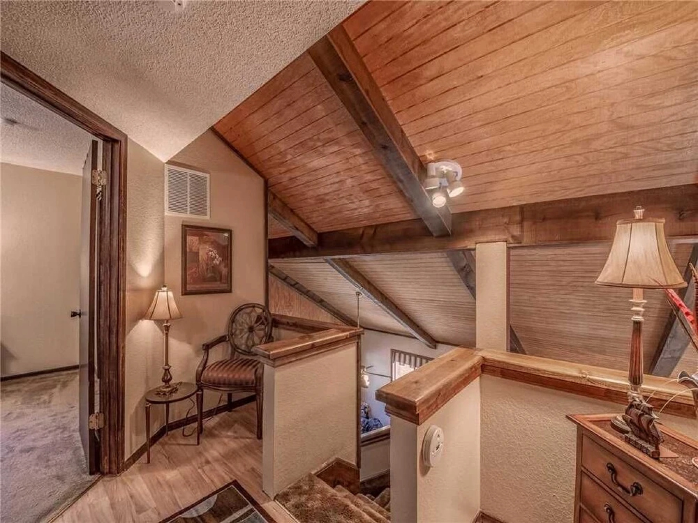 Mockingbird Cabin, 3 Bedrooms, Sleeps 8
