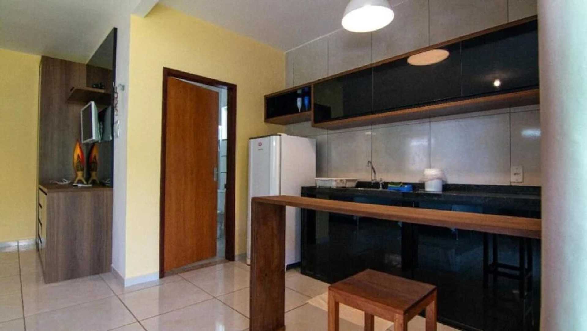 Chal Aconchegante com Vista Jardim em Vila - 06