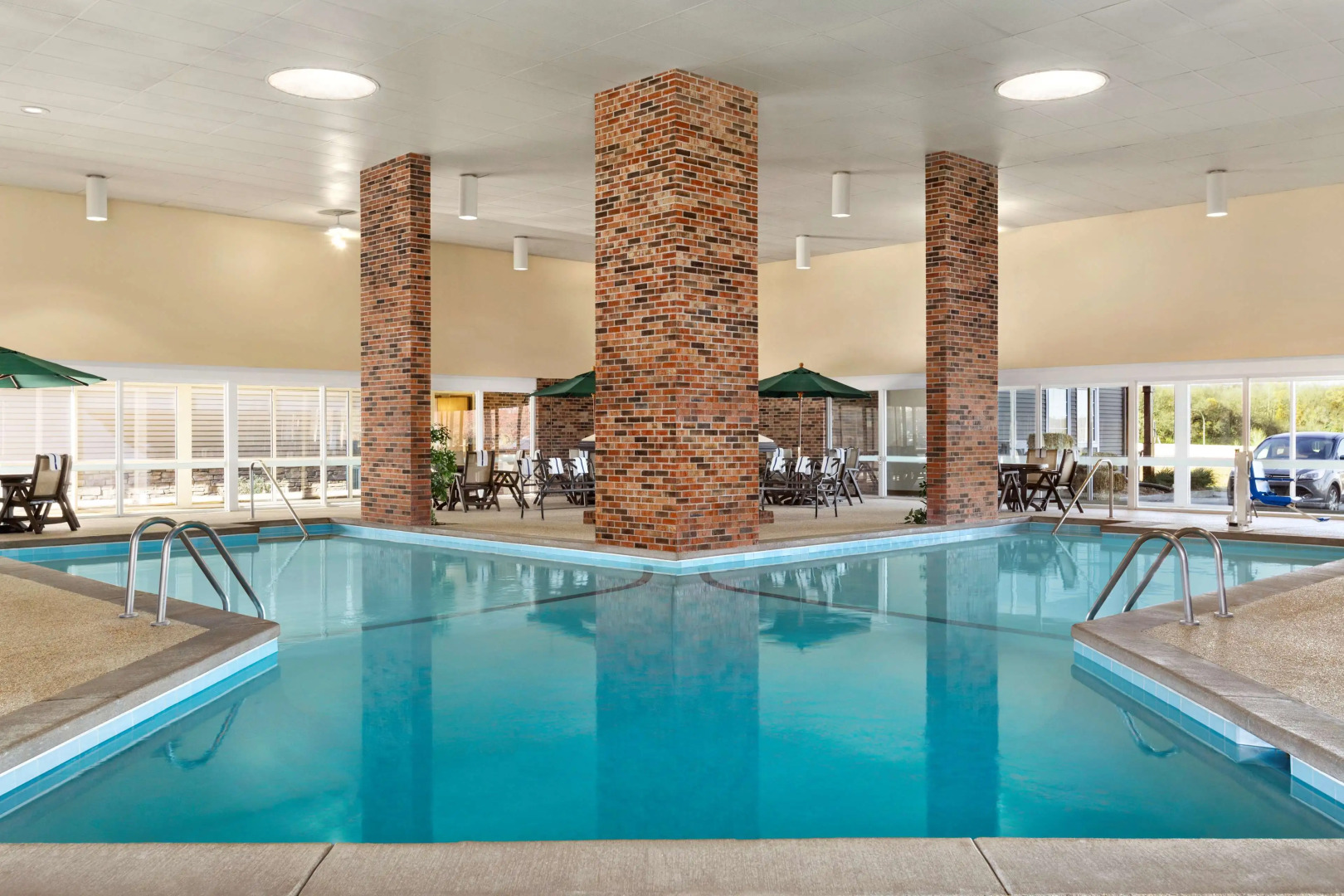 Country Inn & Suites by Radisson, Woodbury, MN