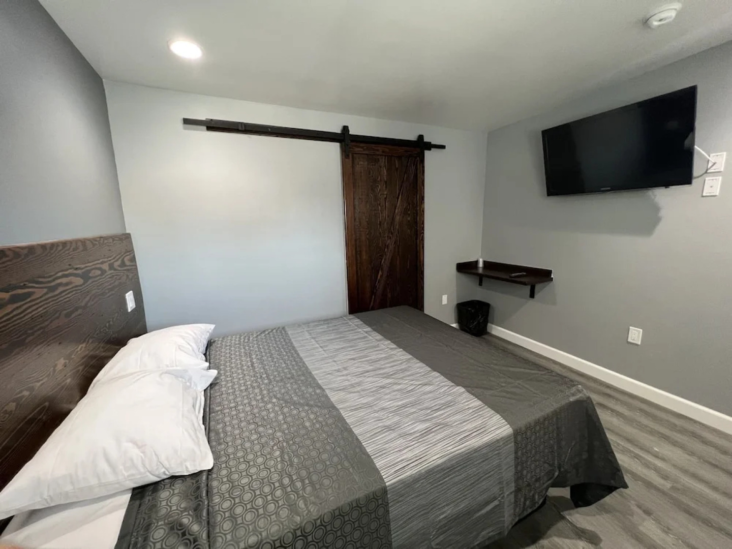 ERTH INN – Bell Gardens, California