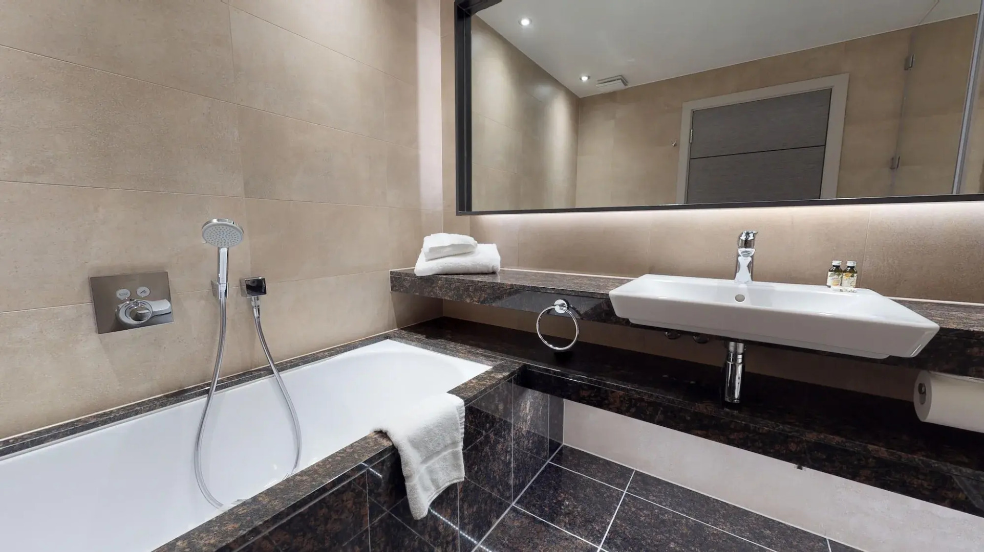 Old Thorns Hotel & Resort