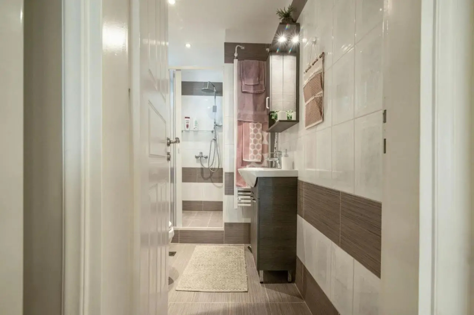 'The Ivory' House Project In Athens