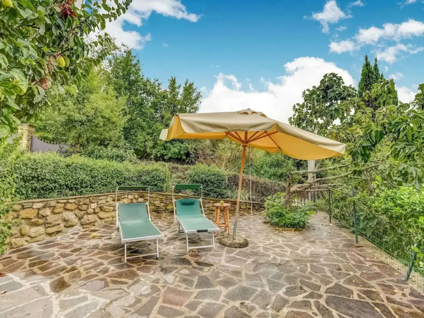 Welcoming Holiday Home with Swimming Pool in Le Ville