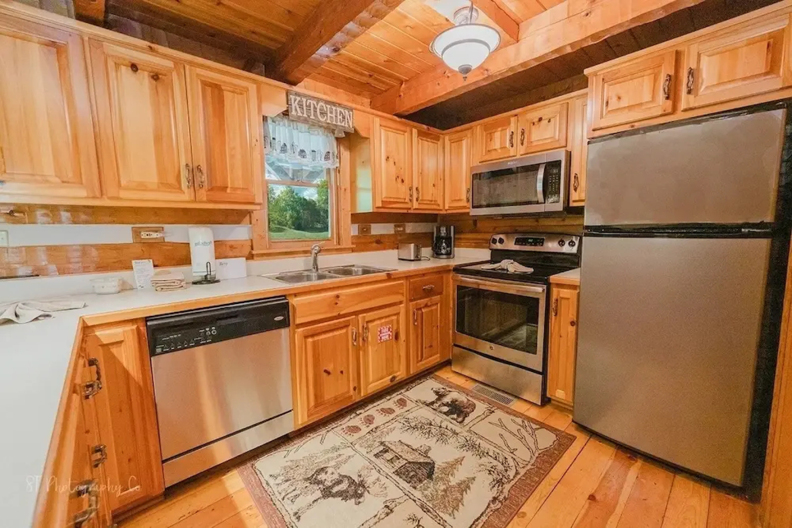 A Slice Of Heaven 2 Bedroom Cabin by RedAwning