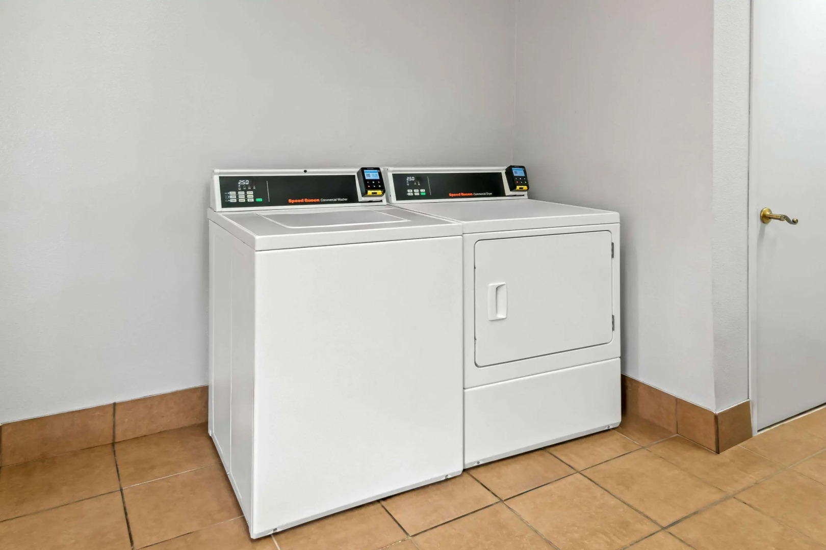 Super 8 by Wyndham Grand Prairie Southwest