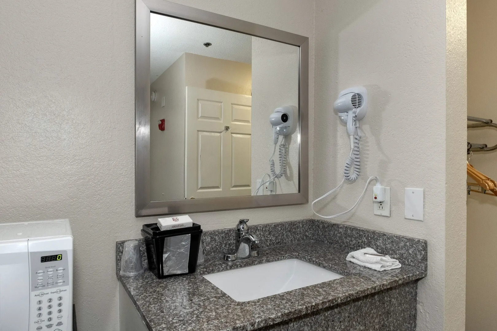 Red Roof Inn & Suites Pensacola - NAS Corry