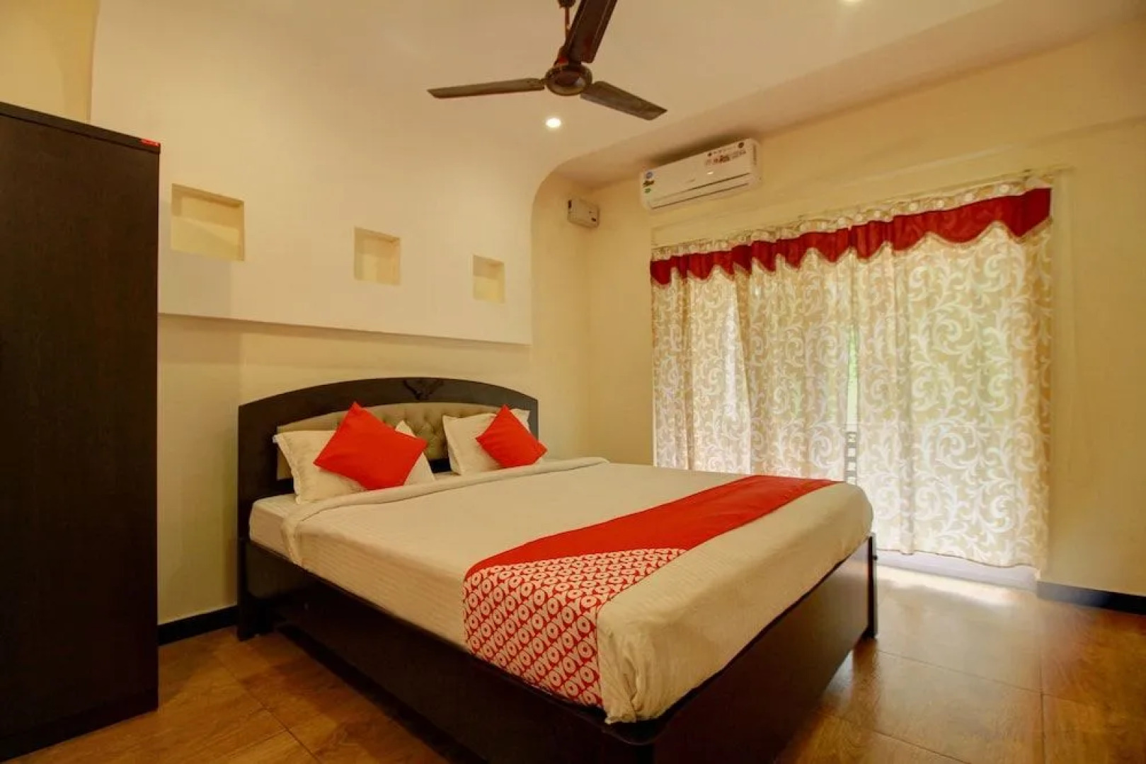 OYO 22276 Sujitha Service Apartments