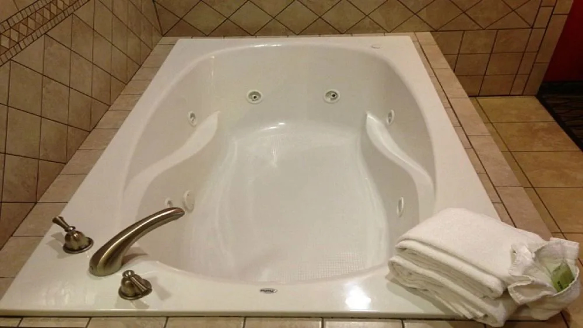 Holiday Inn Express & Suites Niles