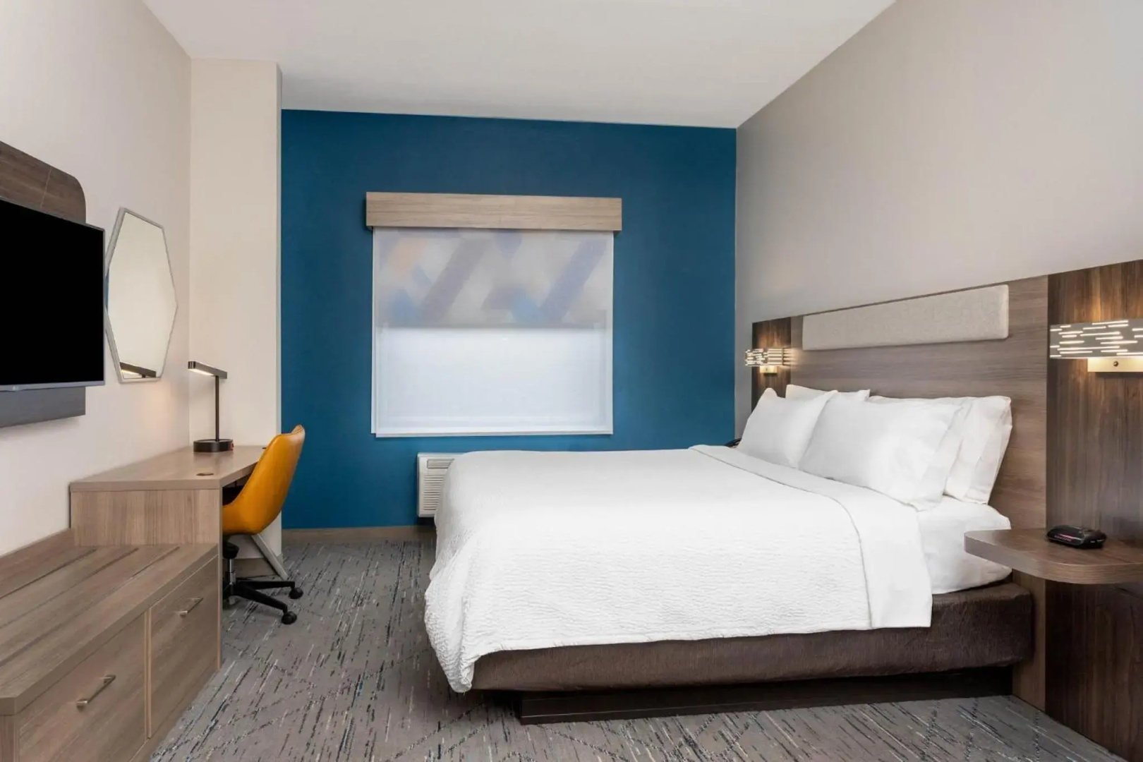 Holiday Inn Express & Suites Lantana by IHG