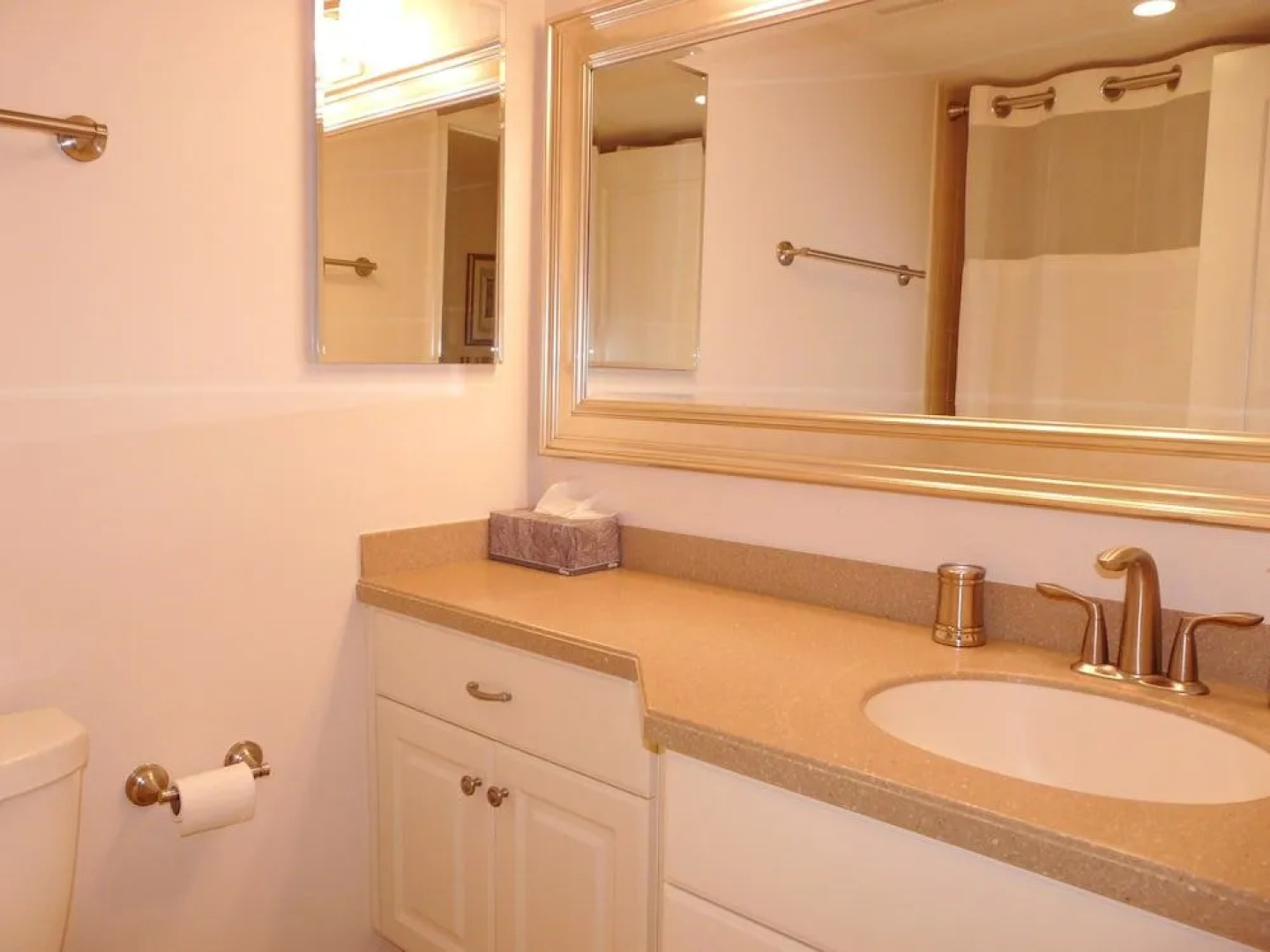 Stylish Beachfront Condo With Spa/pool and Ocean Views