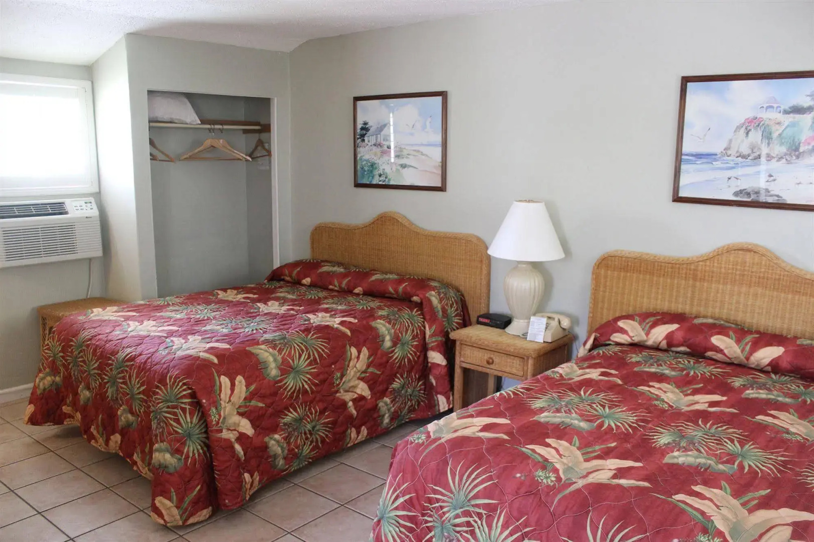 Shoreline Suites & Cabana Cottages