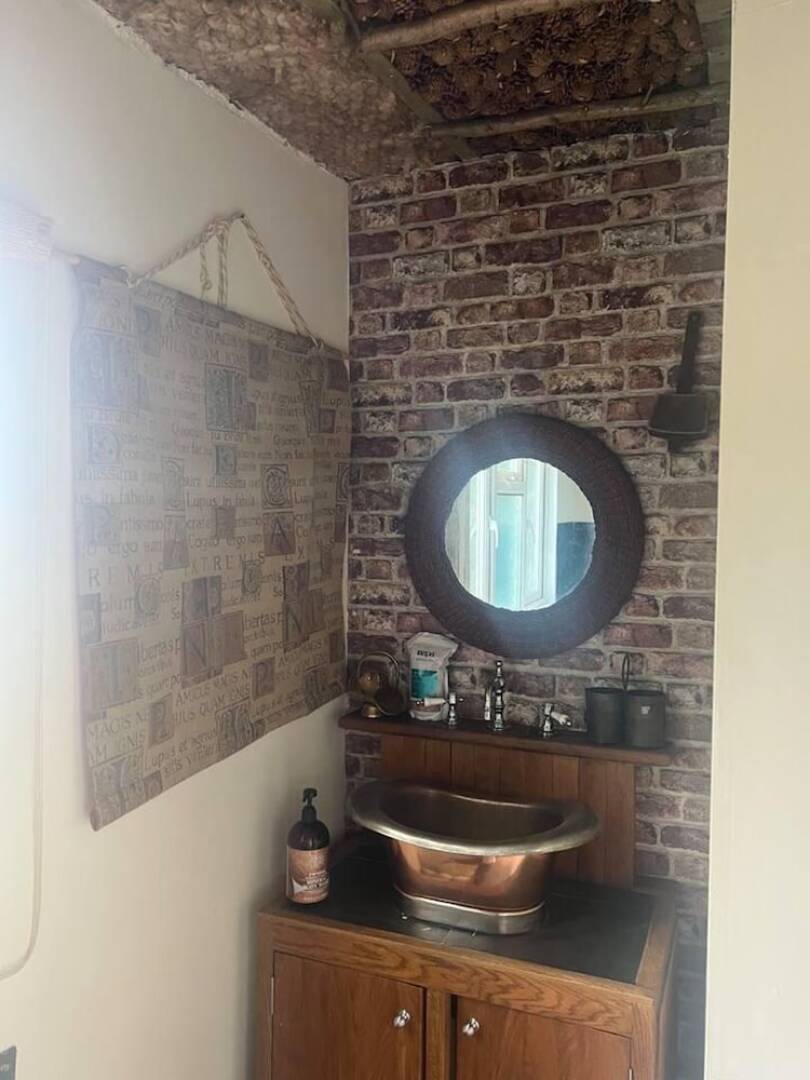 Bridie Rose - hot tub Extra Charge Exotic Animals