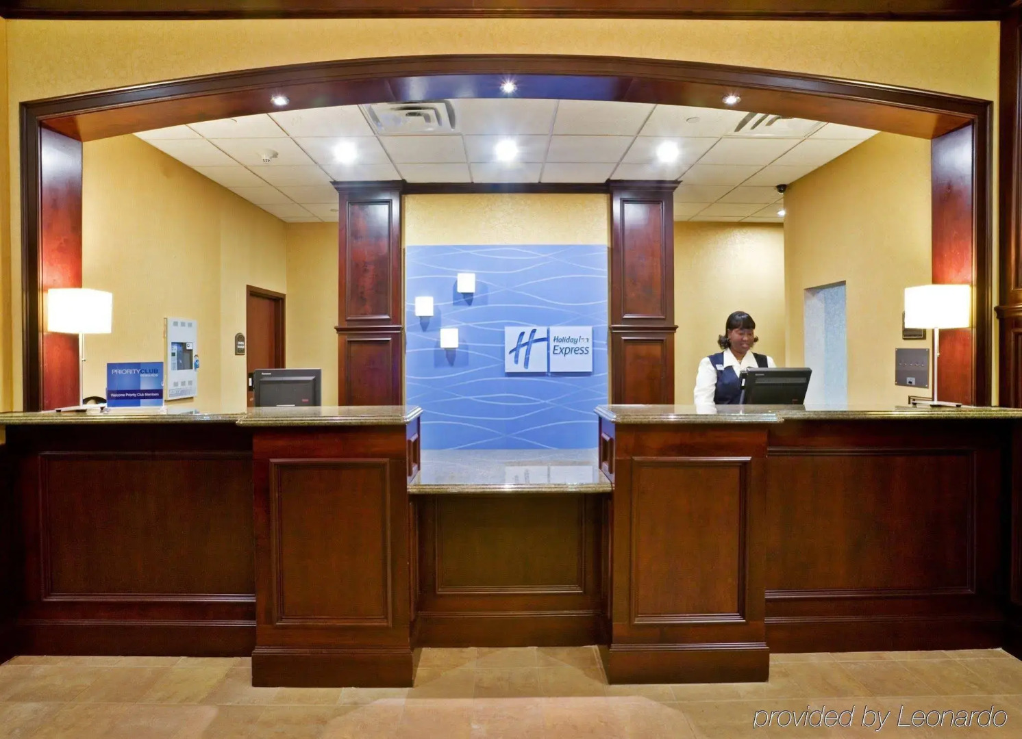 Holiday Inn Express & Suites Texarkana by IHG