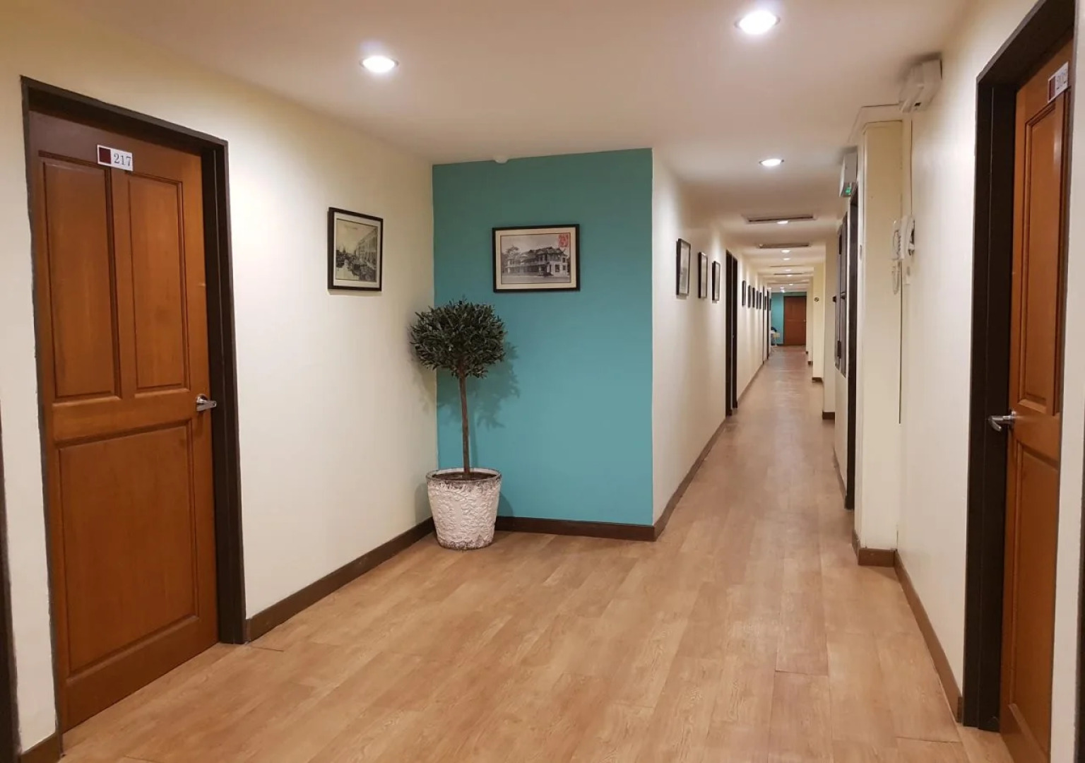 D'Feringghi Haus Hotel & Restaurant