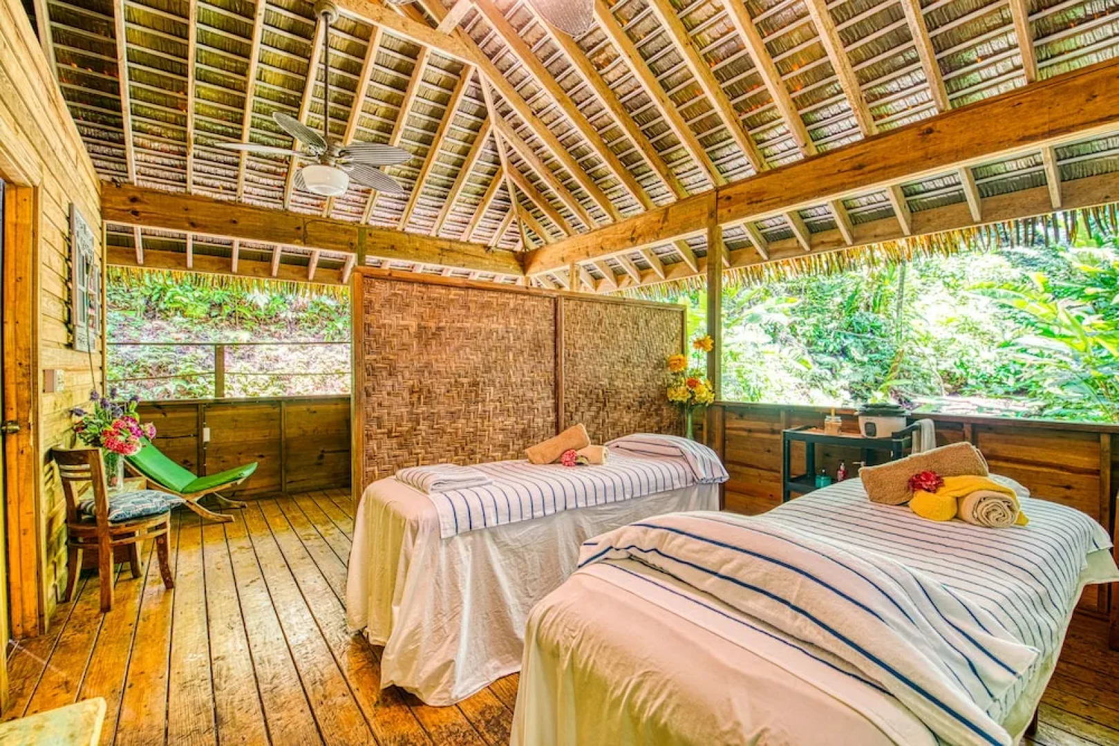 The Island Hub at Red Frog Beach Resort