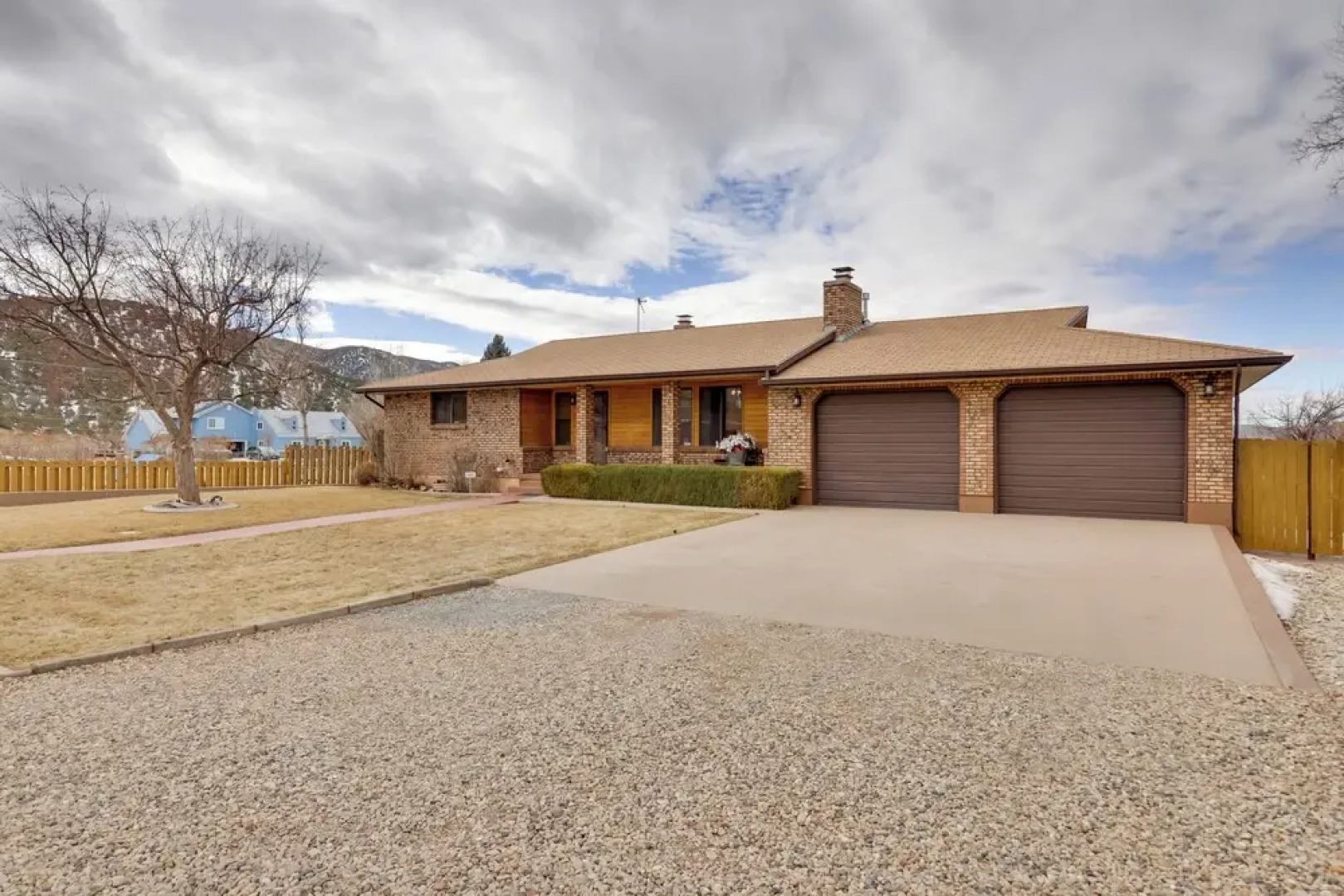 Parowan Escape With 2 Game Rooms, Deck & Yard!