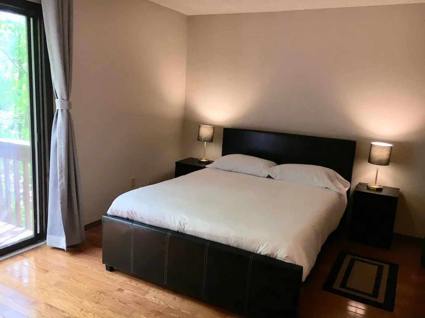 Beautiful Lakeside House Near Camelback