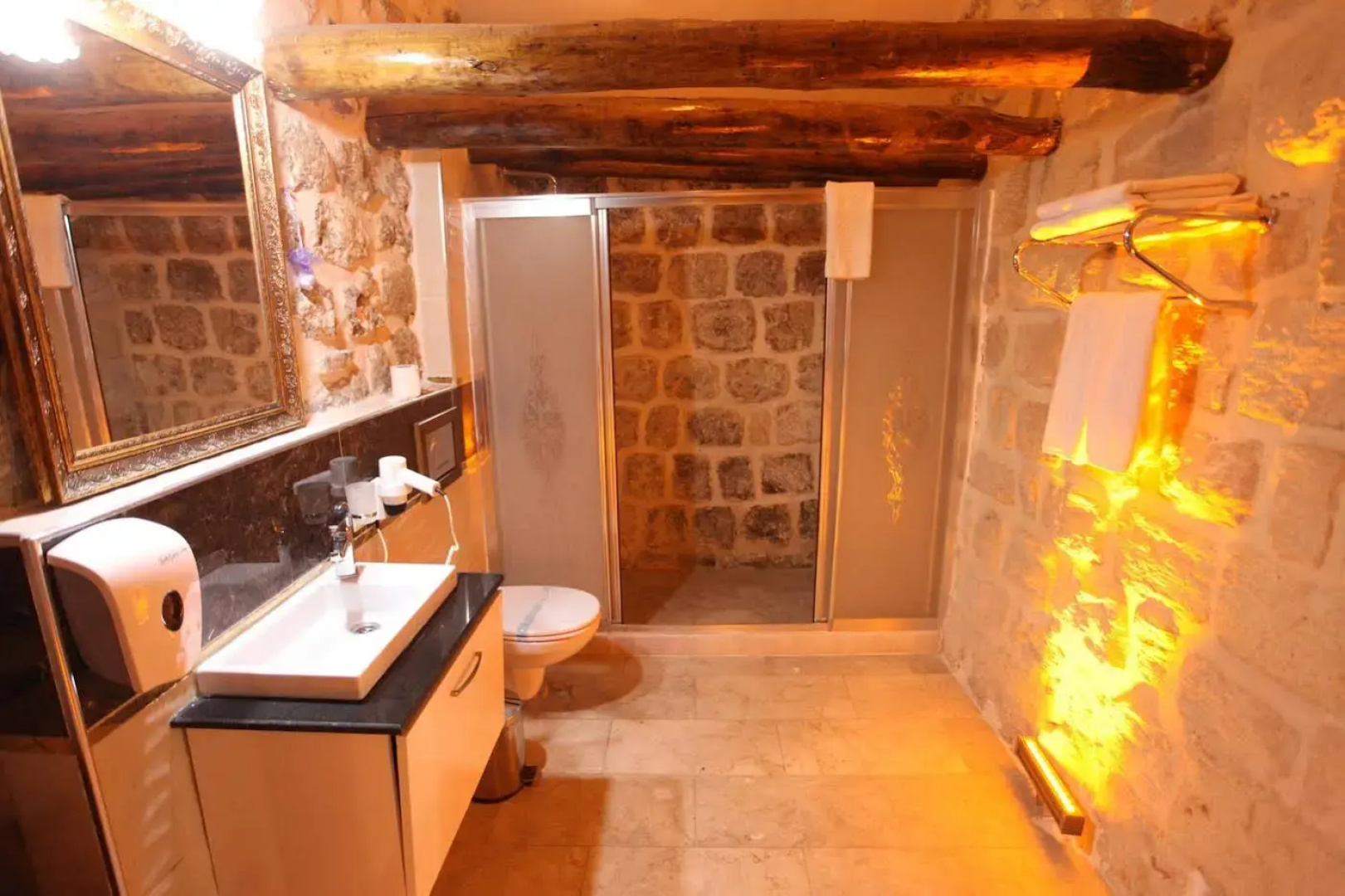 Tughan Hotel