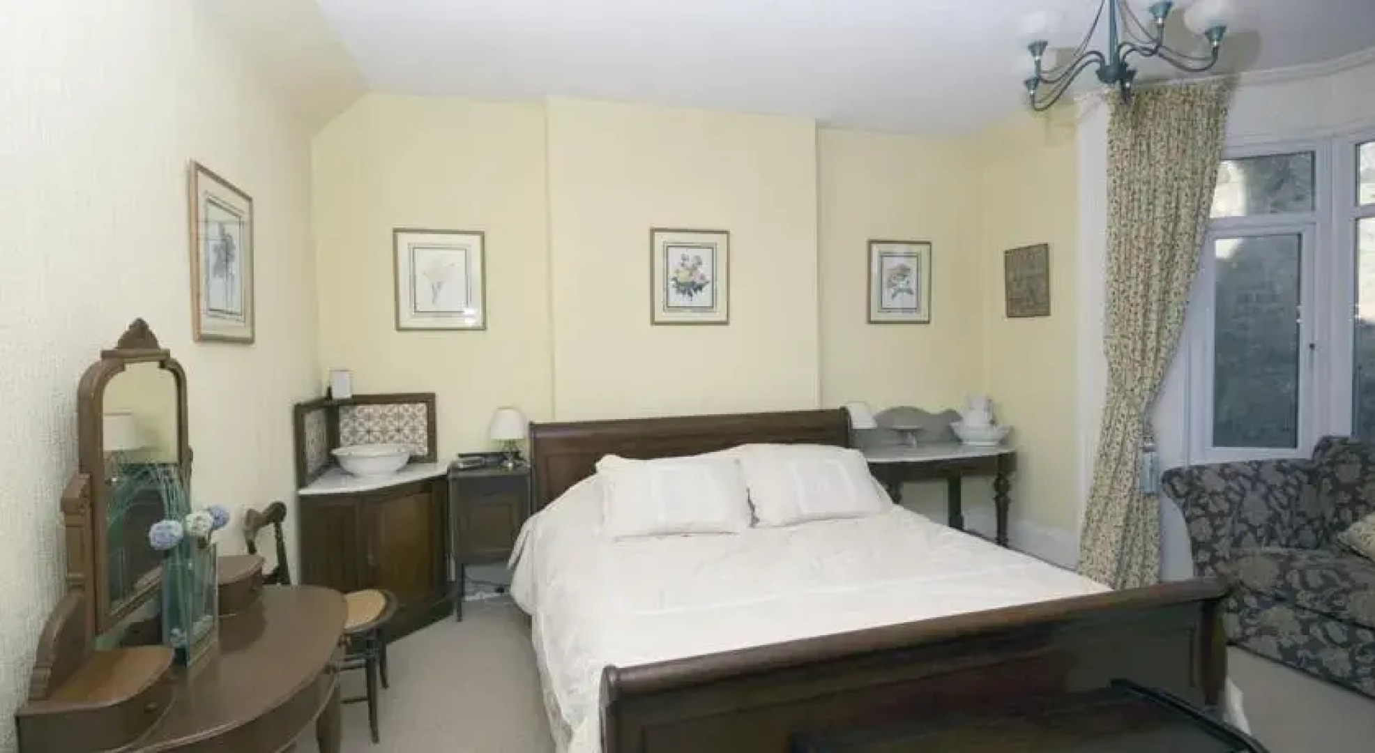 Shenstone Holiday Home