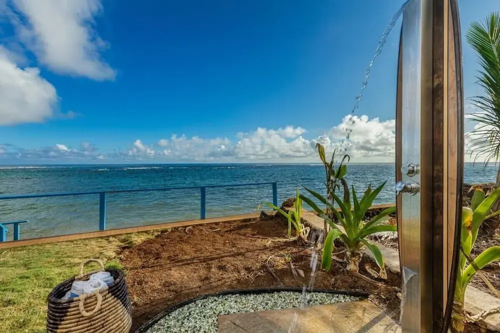 Bond House 4 Bedroom Home by RedAwning