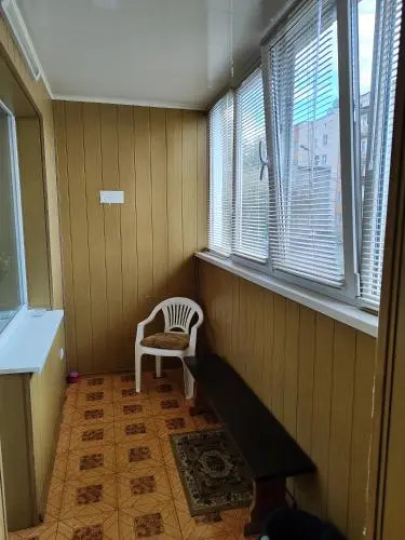 Apartment on Peremohy Street 8