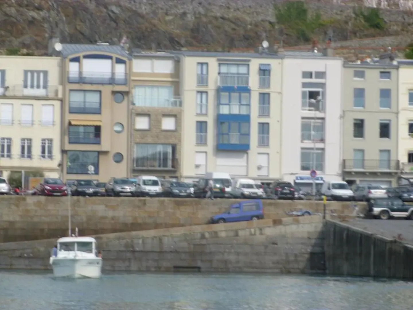 Magnifique appartement, face au Port de Granville, avec vue sur mer, à 200 m du centre ville.