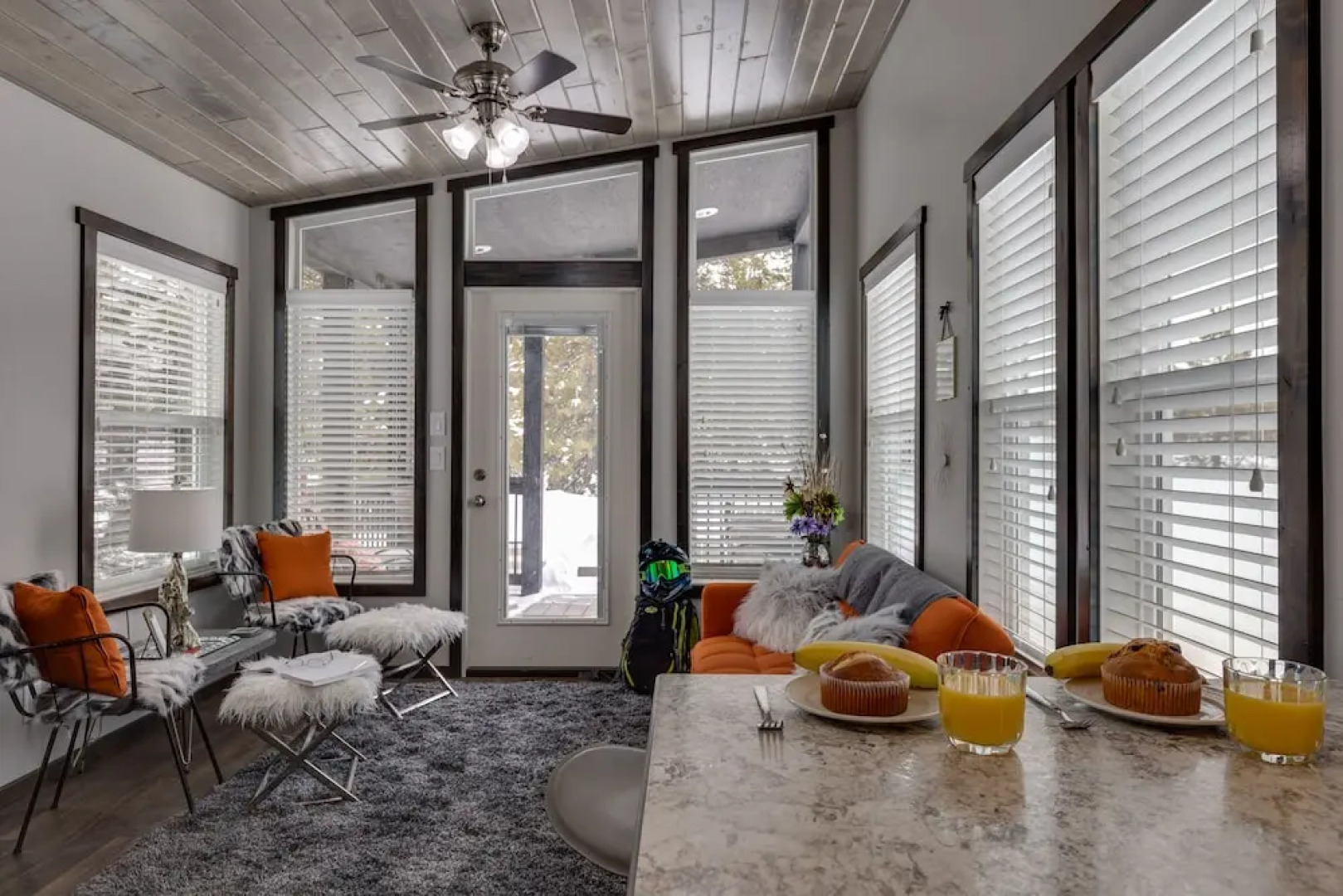 Hickory-dickory Hollow