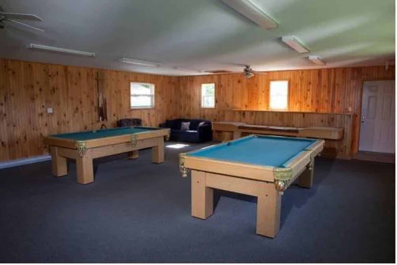 Anne's Windy Poplars Cottage Resort