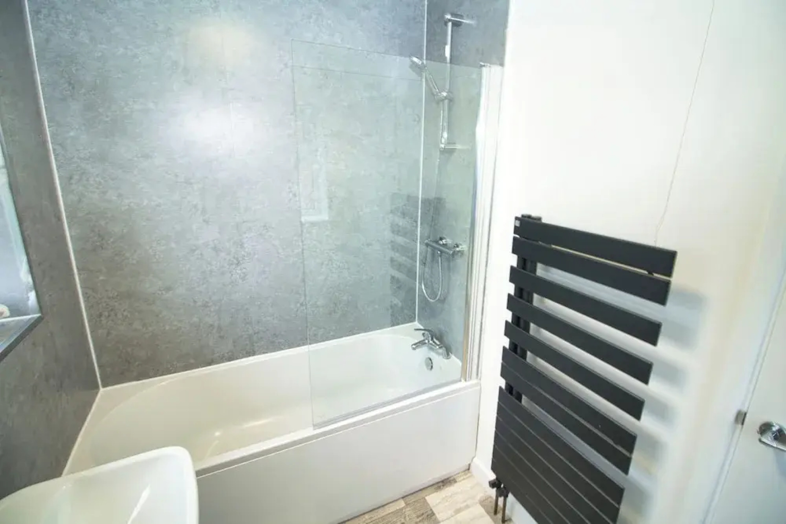 Spacious 3 Bed House - Newly Refurbished