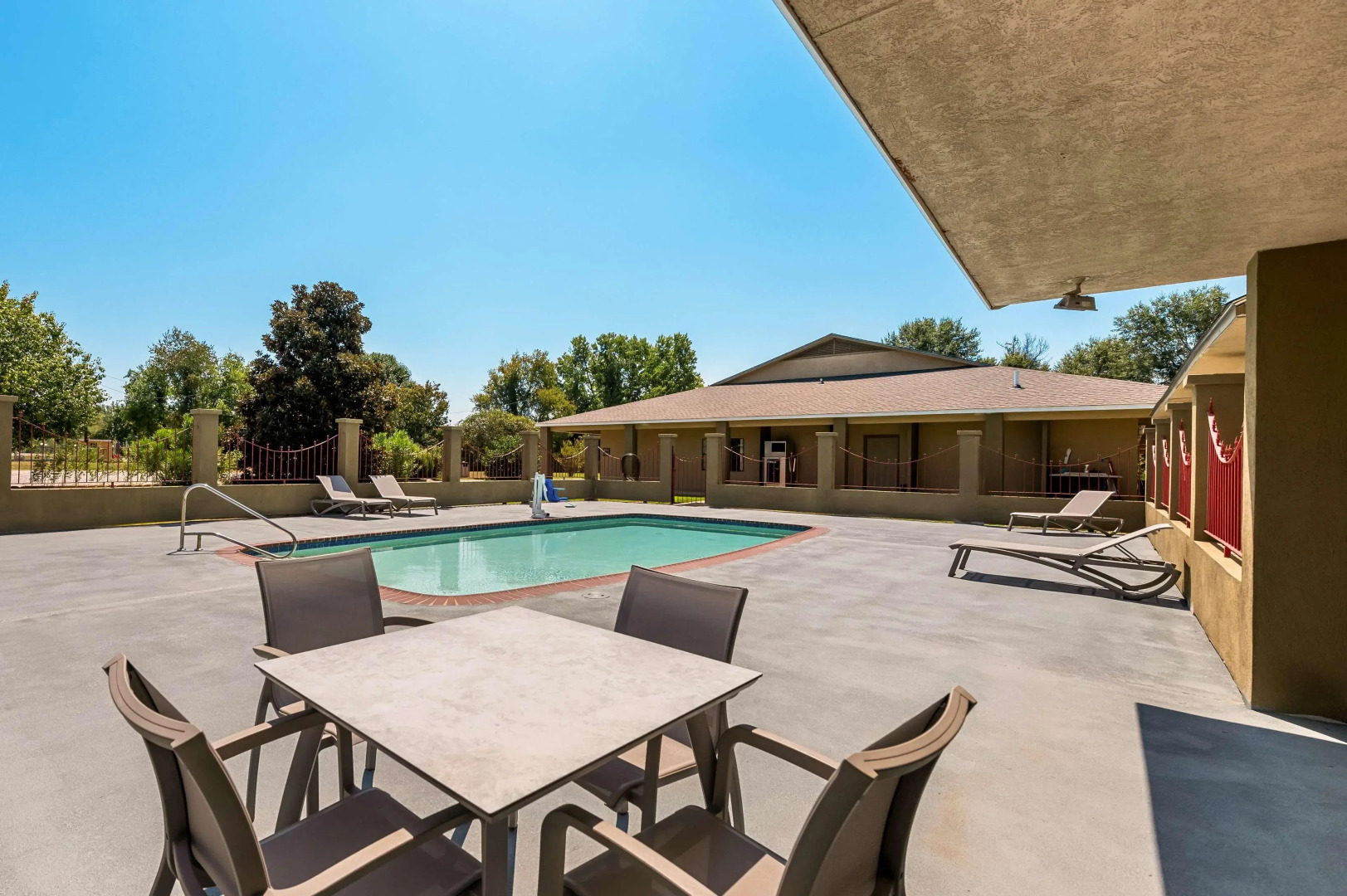 Best Western Delhi Inn